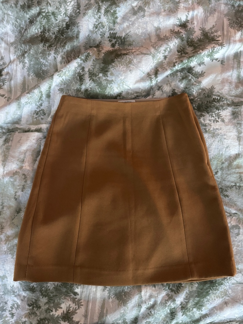 Aritizia Babaton crepe mini skirt